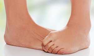 Что делать, если суставы на ногах болят и опухают: причины какой болезни вызывают негативную симптоматику